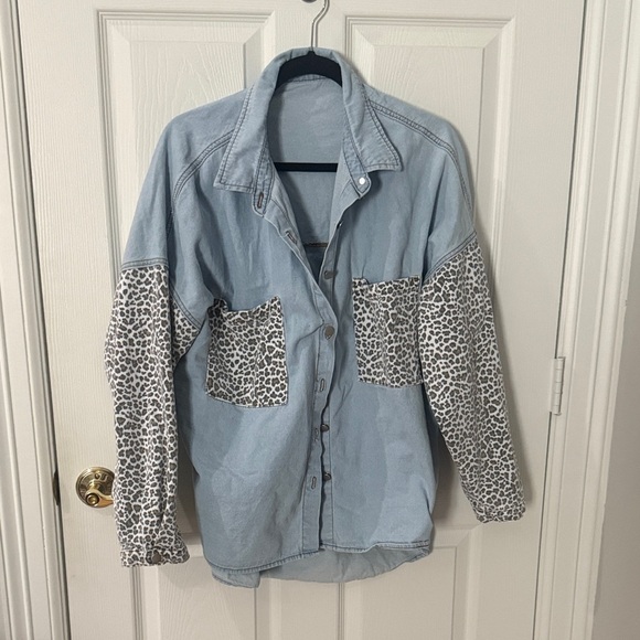Light Blue Denim Jacket with Leopard Print Sleeves oversized XL XXL - Picture 1 of 3